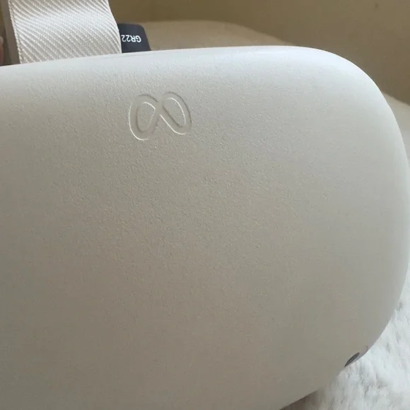 Quest 2 VR Headset - Wireless Virtual Reality Headset Only - Picture 2 of 8